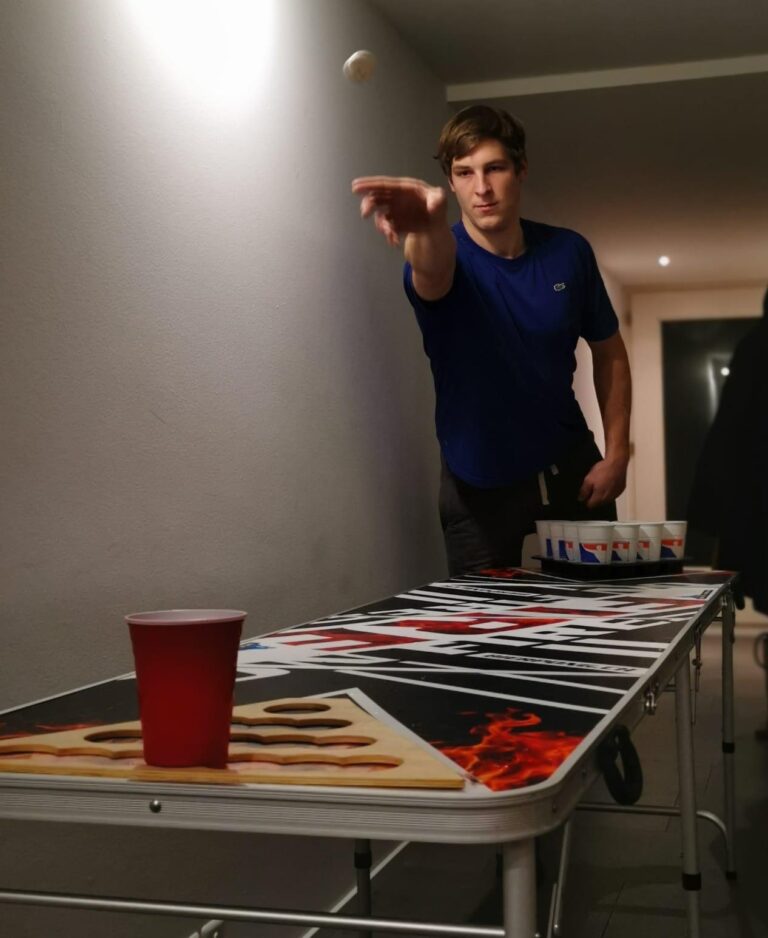 Die Perfekte Wurftechnik 1 Weltmeister Beer Pong Wurf