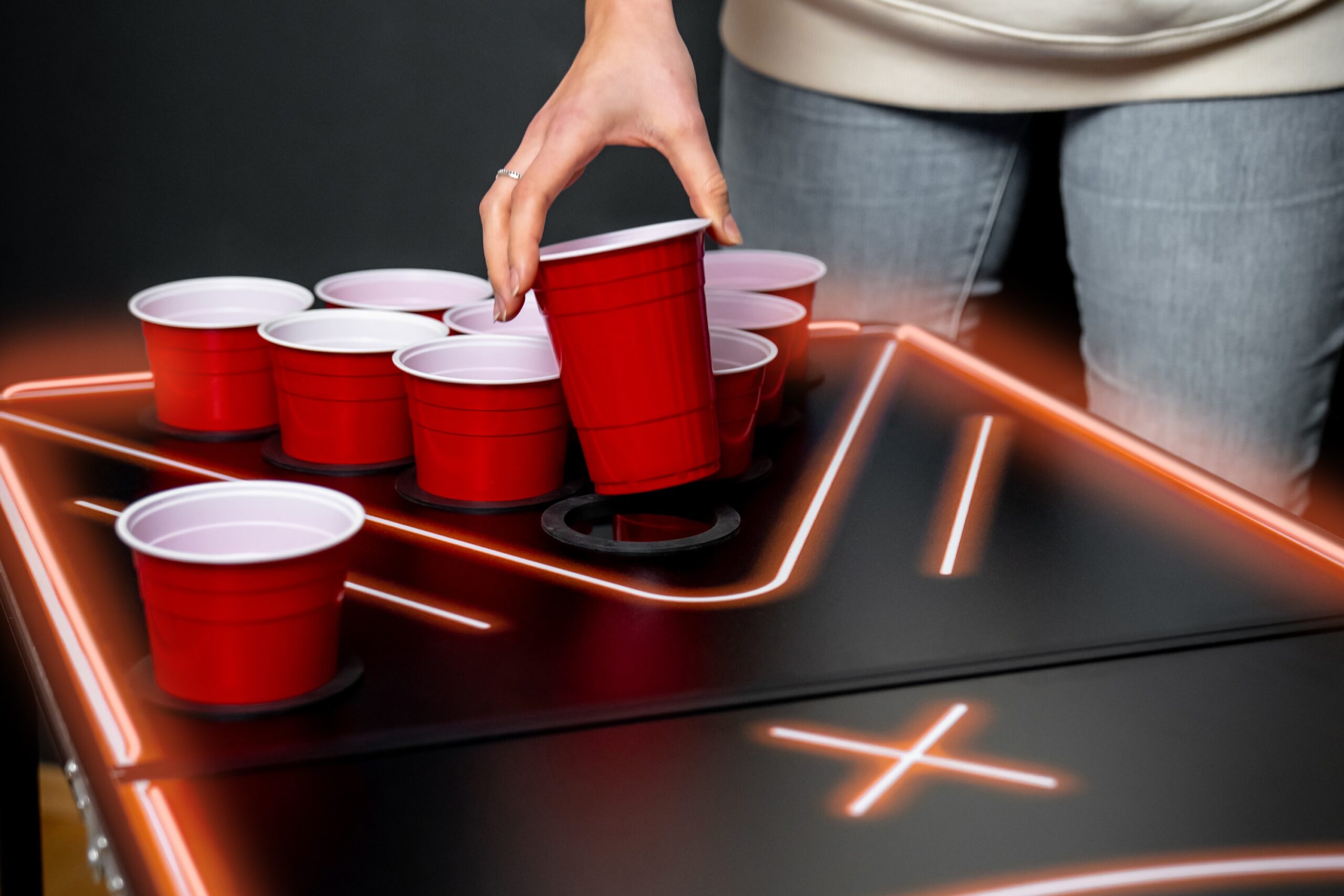 LED NEON Beer Pong Tisch - Light up your party!